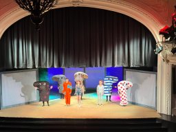 Klasy 1b i 1c w teatrze